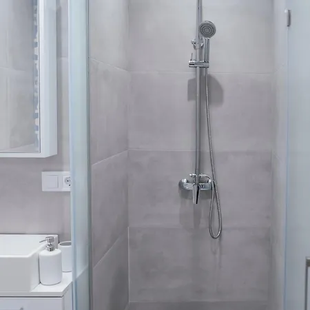 затишок біля площі