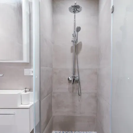 затишок біля площі