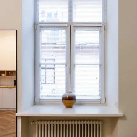 затишок біля площі