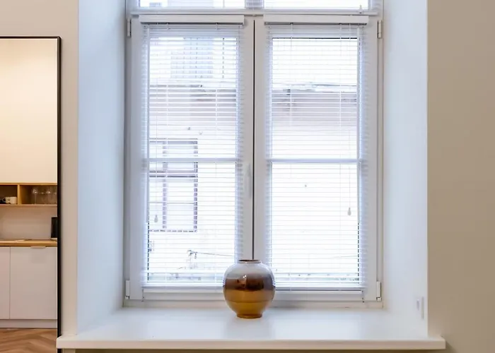 затишок біля площі